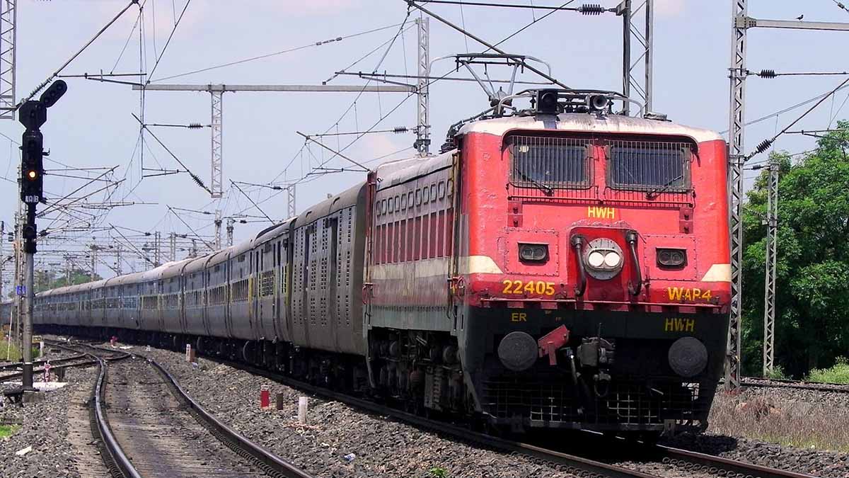 SWR Runs 297 Special Trains: Achieves 100% Punctuality – Hubballi Infra